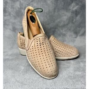 Earth Woman's Taupe Perforated Nubuck Slip-On Comfort Loafer Flats Size 6.5
